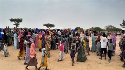 Sudanese crowd at borders to escape amid shaky truce